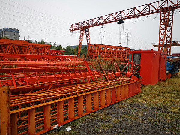  内蒙古包头龙门吊厂家80吨-24米提梁机已发货